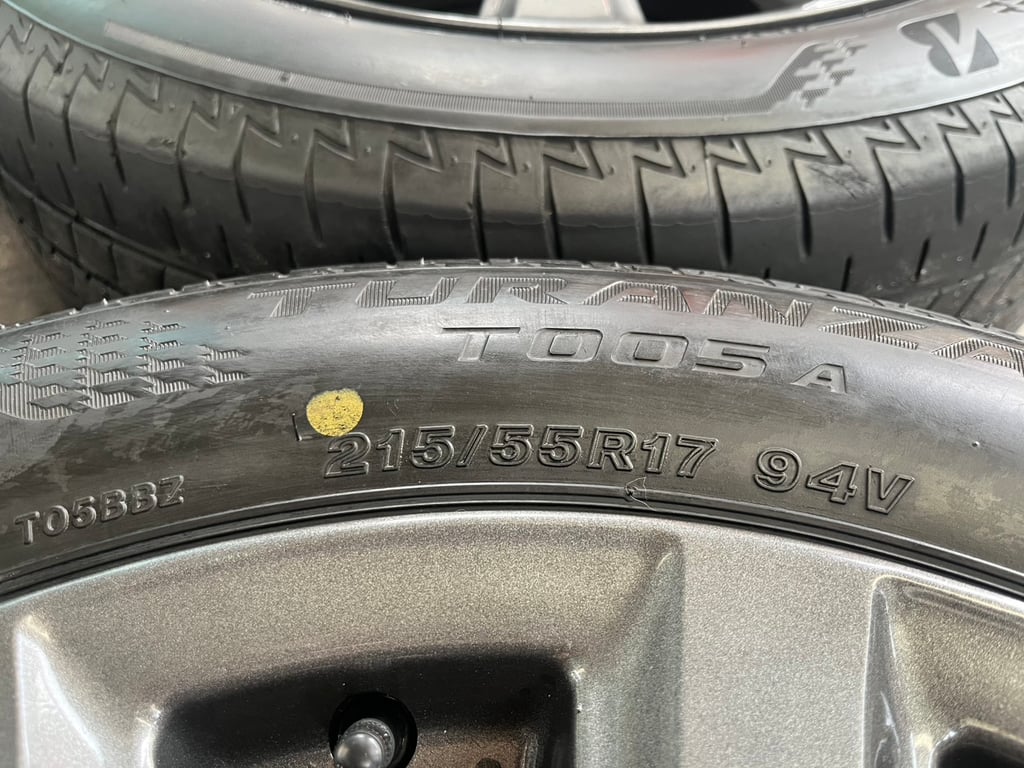 ล้อแม็ก Toyota Camry ขอบ 17 สีเทากัน พร้อมยาง 215-55-17 Bridgestone ปี 23 ล้อแม็ก Toyota Camry ขอบ 17 สีเทากัน พร้อมยาง 215-55-17 Bridgestone ปี 23