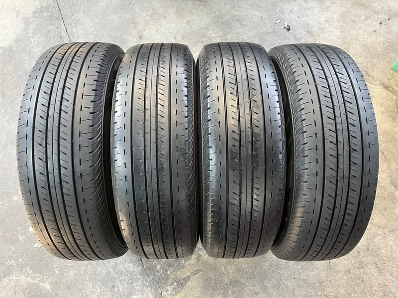 ล้อแม็ก Toyota INNOVA ขอบ 15 พร้อมยาง 215-70-15 Bridgestone ปลายปี 22