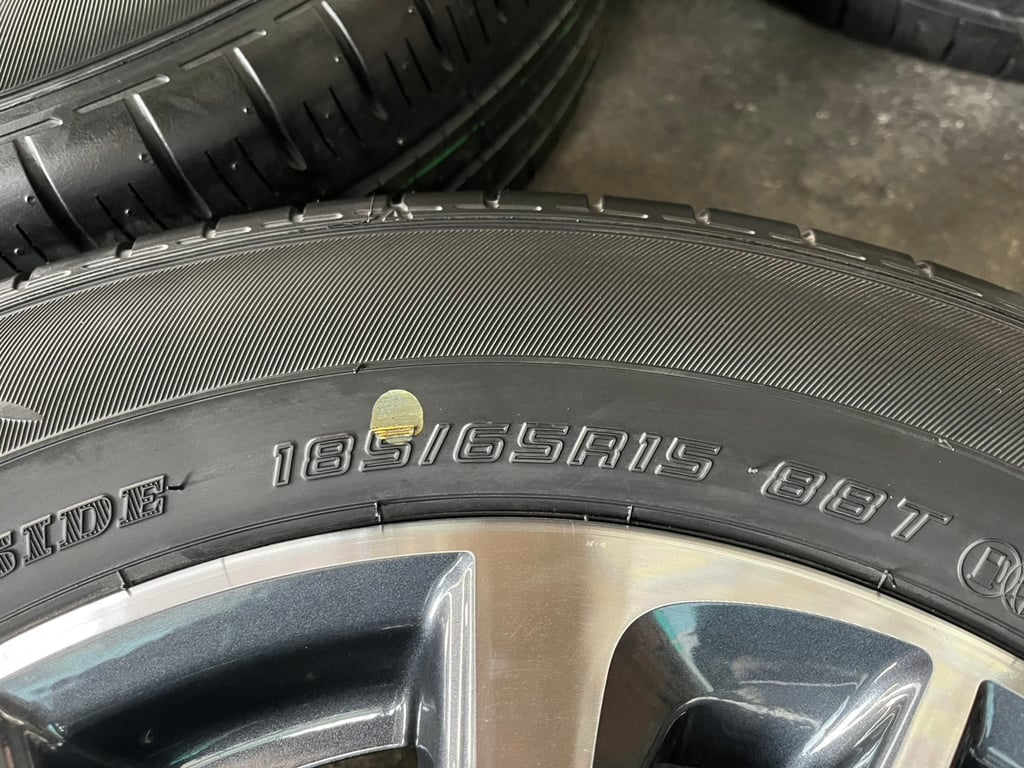 ล้อแม็ก Nissan Almera Sportech ขอบ 15 เทาหน้าเงา พร้อมยางใหม่ 185-65-15 Dunlop ปี 24