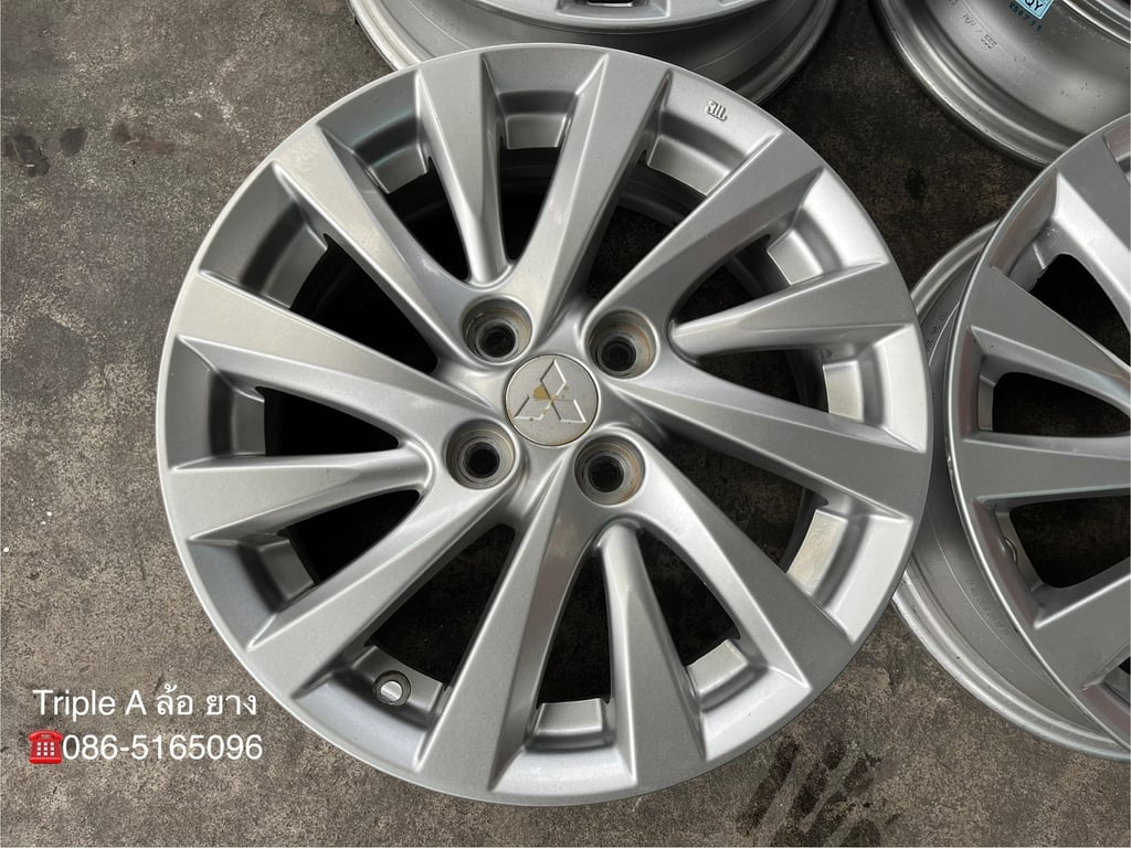 ล้อแม็ก Mitsu Attrage ขอบ 15 สีบอร์น สภาพสวย ล้อแม็ก Mitsu Attrage ขอบ 15 สีบอร์น สภาพสวย