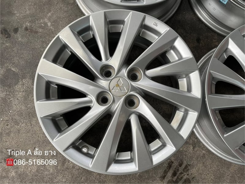 ล้อแม็ก Mitsu Attrage ขอบ 15 สีบอร์น สภาพสวย ล้อแม็ก Mitsu Attrage ขอบ 15 สีบอร์น สภาพสวย
