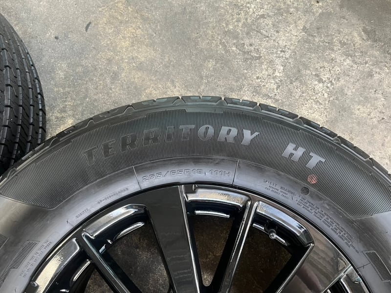 ล้อแม็กพร้อมยางใหม่ป้ายแดง Mitsu Pajero ขอบ 18 สีดำ สวยกริ๊บ ล้อแม็กพร้อมยางใหม่ป้ายแดง Mitsu Pajero ขอบ 18 สีดำ สวยกริ๊บ