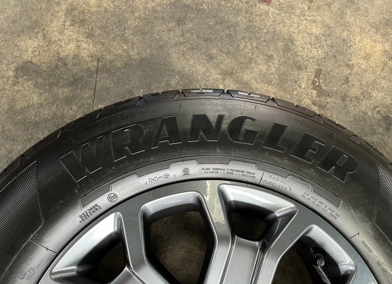 ล้อแม็กพร้อมยางใหม่ป้ายแดง Ford Next-Gen Wildtrak ขอบ 18 สีเทา ใหม่กริ๊บ