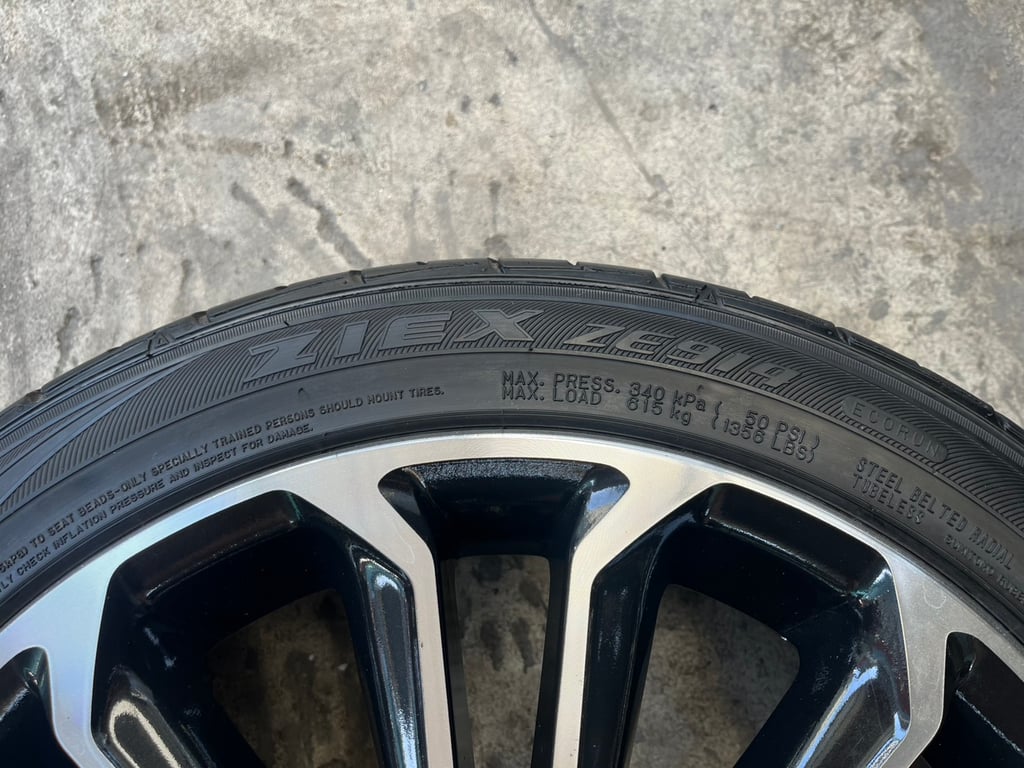 ล้ออะไหล่ 5รู100 Toyota Altis ขอบ 17 ดำหน้าเงา พร้อมยาง 215-45-17 Falken ปี 22