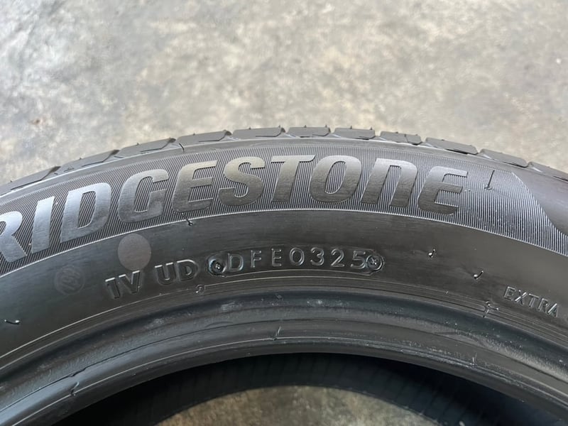 ยาง 215-55-16 Bridgestone ปี 25 สภาพน้องๆยางใหม่ ใช้งานมาน้อย ยาง 215-55-16 Bridgestone ปี 25 สภาพน้องๆยางใหม่ ใช้งานมาน้อย