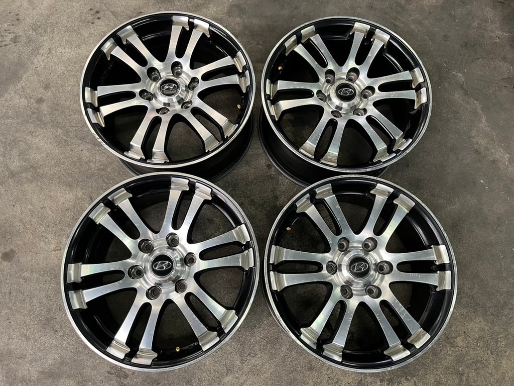 ล้อแม็กตรงรุ่น ฮุนได Hyundai ขอบ 18 ดำหน้าเงา ล้อแม็กตรงรุ่น ฮุนได Hyundai ขอบ 18 ดำหน้าเงา