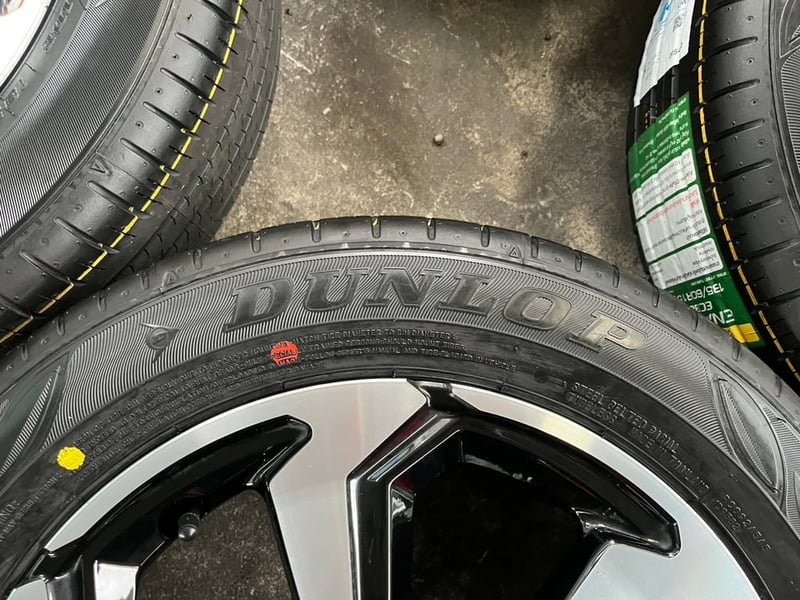 ล้อแม็ก Toyota Yaris ขอบ 15 ดำหน้าเงา พร้อมยางใหม่ 185-60-15 Dunlop ปี 26 ล้อแม็ก Toyota Yaris ขอบ 15 ดำหน้าเงา พร้อมยางใหม่ 185-60-15 Dunlop ปี 26