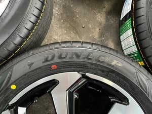 ล้อแม็ก Toyota Yaris ขอบ 15 ดำหน้าเงา พร้อมยางใหม่ 185-60-15 Dunlop ปี 26 ล้อแม็ก Toyota Yaris ขอบ 15 ดำหน้าเงา พร้อมยางใหม่ 185-60-15 Dunlop ปี 26