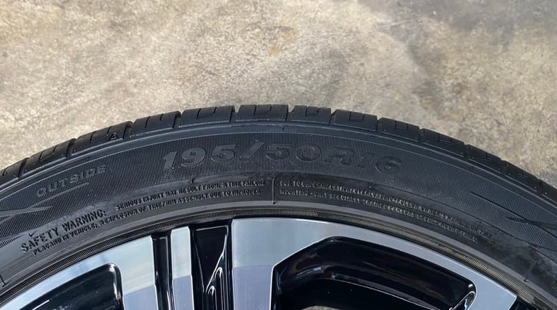 ล้ออะไหล่ 4รู100 Toyota Yaris Ativ ขอบ 16 ดำหน้าเงา พร้อมยาง 195-50-16 FORTUNE ปี 22