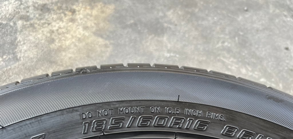 ยาง 185-60-16 Dunlop ปี 24 สภาพสวย