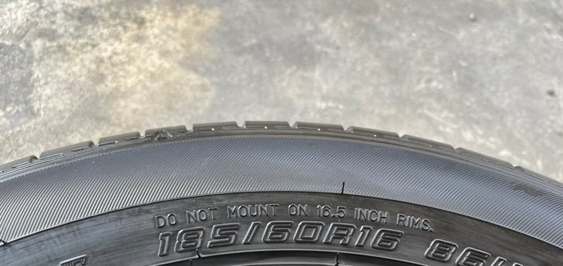 ยาง 185-60-16 Dunlop ปี 24 สภาพสวย ยาง 185-60-16 Dunlop ปี 24 สภาพสวย