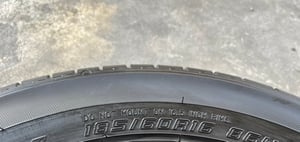 ยาง 185-60-16 Dunlop ปี 24 สภาพสวย ยาง 185-60-16 Dunlop ปี 24 สภาพสวย