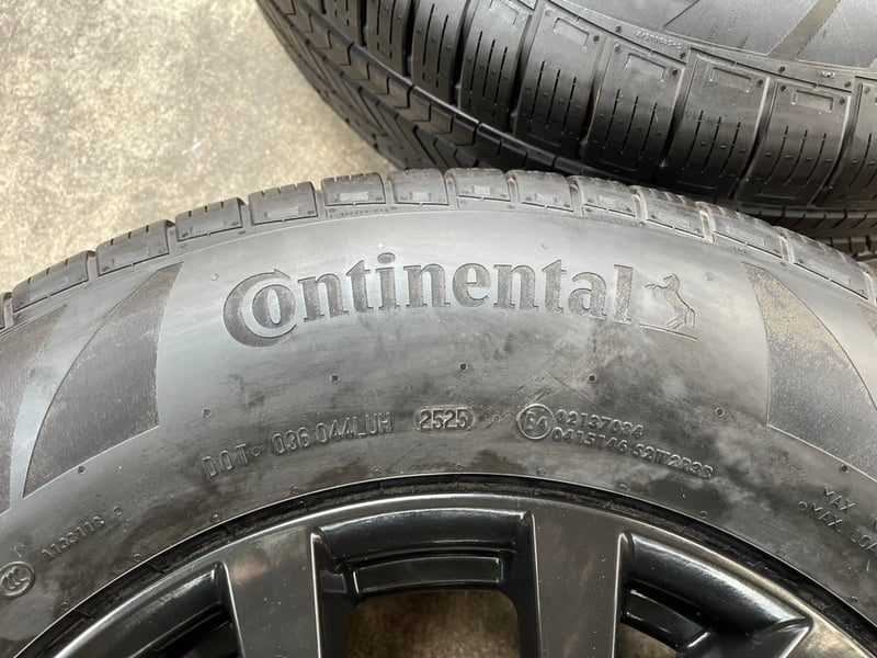 ล้อแม็ก Mitsu Pajero ก้านวาย ขอบ 17 สีดำ พร้อมยางป้ายแดง 265-65-17 Continental ปี 25