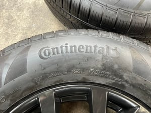 ล้อแม็ก Mitsu Pajero ก้านวาย ขอบ 17 สีดำ พร้อมยางป้ายแดง 265-65-17 Continental ปี 25