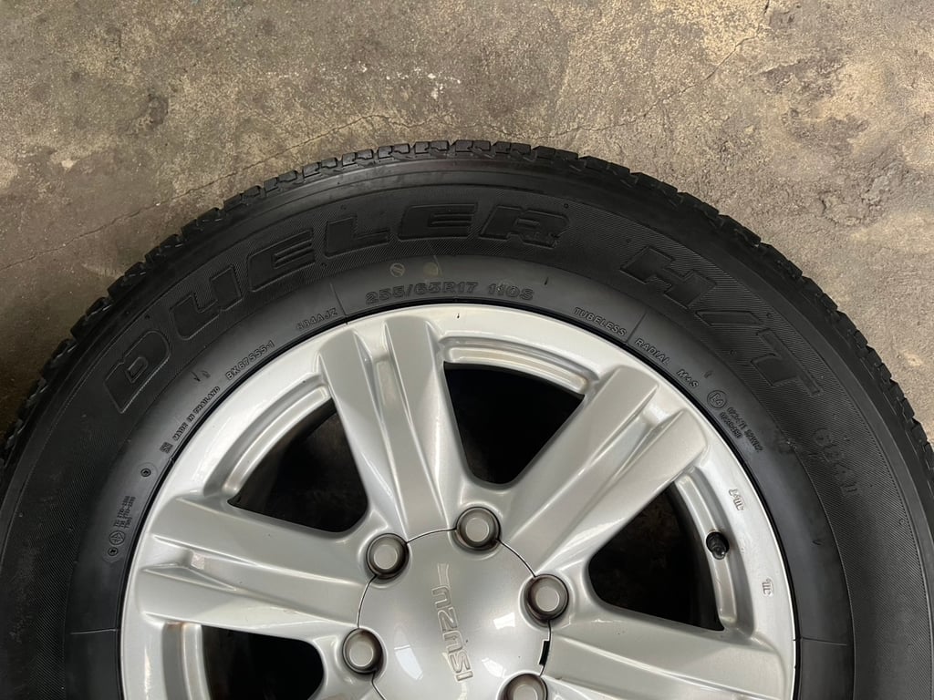 ล้อแม็ก ISUZU MU-X ขอบ 17 แถมยาง 265-65-17 Bridgestone ปี 21