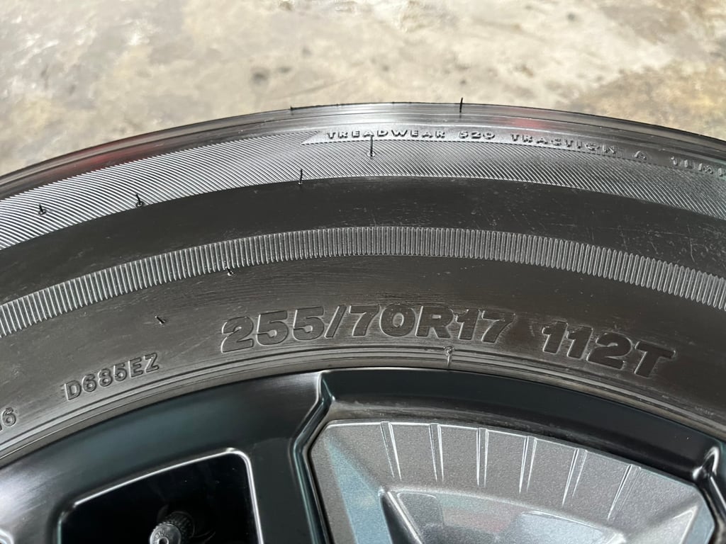 ล้อแม็ก Ford Ranger XLS รุ่นใหม่ล่าสุด ขอบ 17 พร้อมยาง 255-70-17 Bridgestone ปลายปี 24
