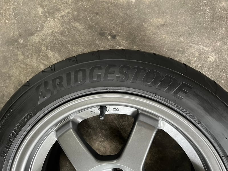 ล้อแม็ก 4รู100 TE37 ขอบ 15 สีเทา พร้อมยาง 195-55-15 Bridgestone ปลายปี 22 