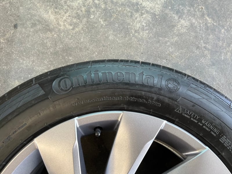 ล้อแม็กป้ายแดงแถมยาง ISUZU ขอบ 18 สีเทา สภาพดี ล้อแม็กป้ายแดงแถมยาง ISUZU ขอบ 18 สีเทา สภาพดี