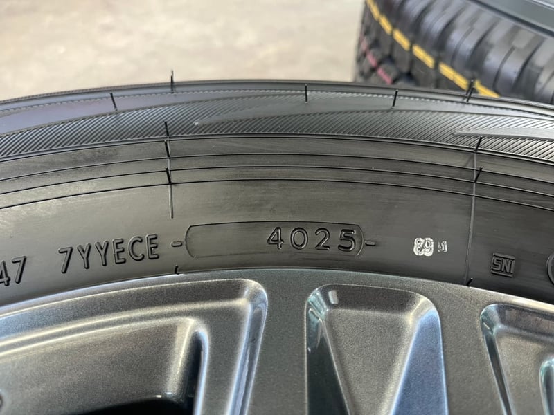 ล้อแม็ก Toyota Revo ขอบ 17 สีเทาดำ พร้อมยางใหม่ 265-65-17 Yokohama ปลายปี 25 ล้อแม็ก Toyota Revo ขอบ 17 สีเทาดำ พร้อมยางใหม่ 265-65-17 Yokohama ปลายปี 25