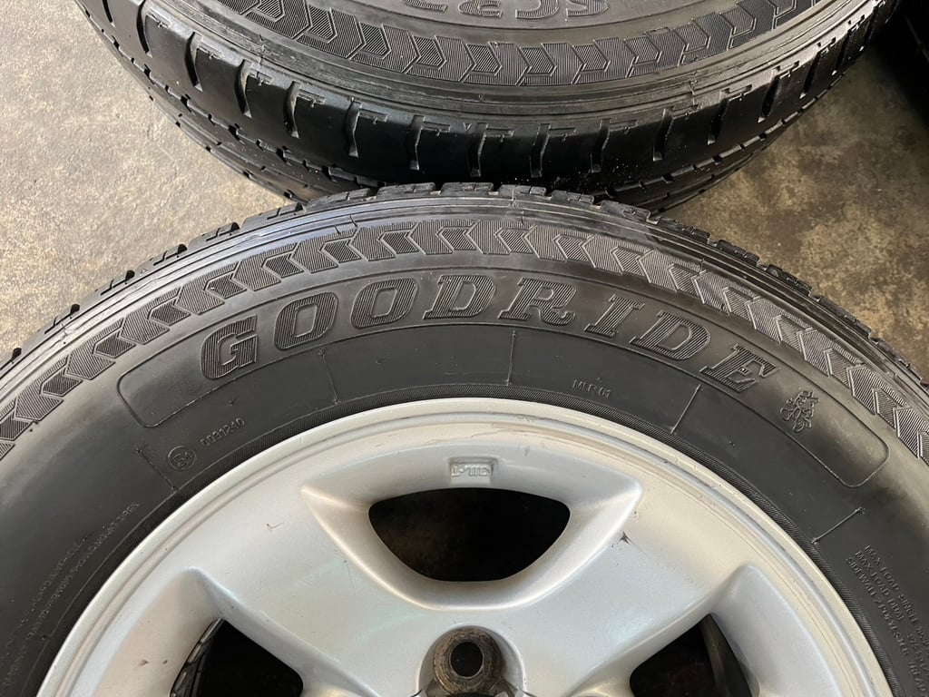 ล้อแม็ก 6รู139 Toyota Sport Rider D4D ขอบ 15 แถมยาง 215-70-15 Goodride ปี 23 ล้อแม็ก 6รู139 Toyota Sport Rider D4D ขอบ 15 แถมยาง 215-70-15 Goodride ปี 23