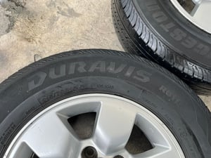 ล้อแม็ก 6รู139 Toyota ขอบ 15 แถมยาง 215-70-15 Bridgestone ปี 20 ล้อแม็ก 6รู139 Toyota ขอบ 15 แถมยาง 215-70-15 Bridgestone ปี 20