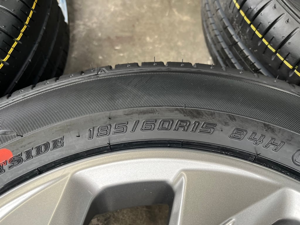 ล้อแม็ก Toyota Vios ขอบ 15 สีเทา พร้อมยางใหม่ 185-60-15 Dunlop ปี 25