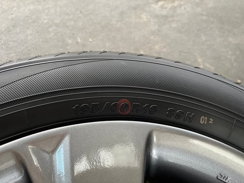 ล้อแม็กพร้อมยางป้ายแดง 5รู100 Toyota Altis ใบพัด 5 ก้าน ขอบ 16 สีไฮเปอร์ สวยกริ๊บ