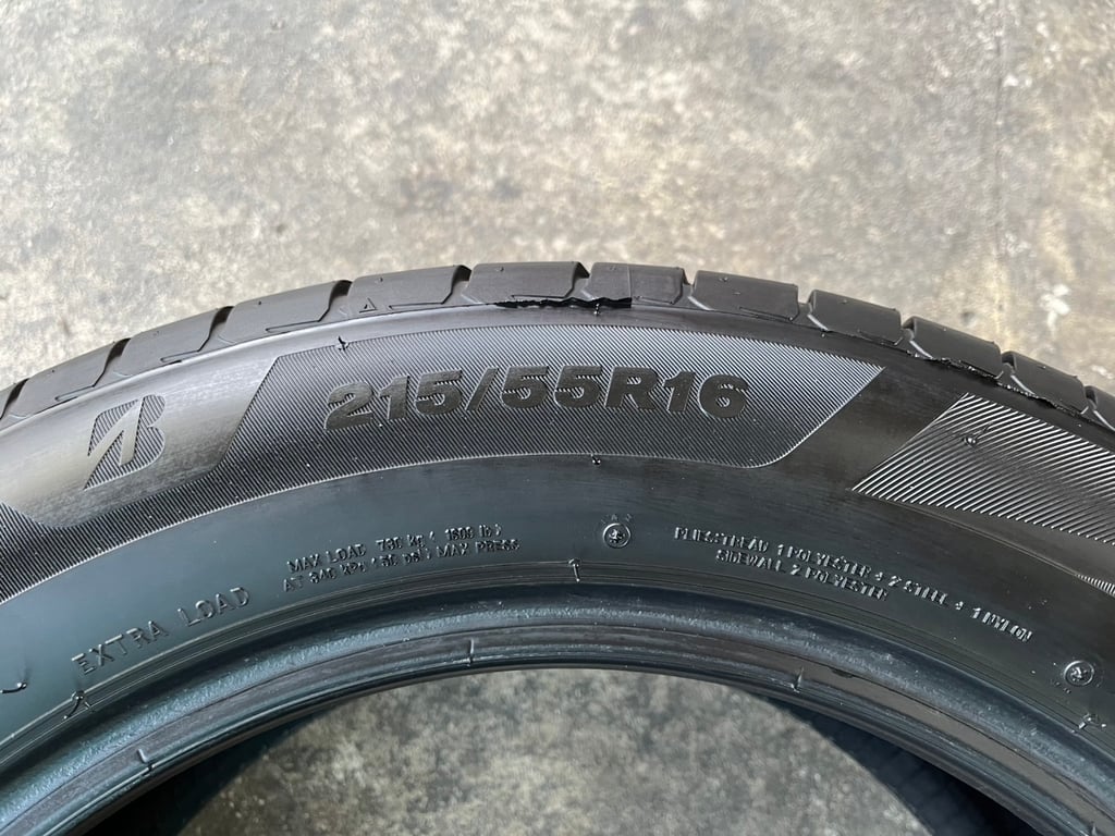 ยาง 215-55-16 Bridgestone ปี 25 สภาพน้องๆยางใหม่ ใช้งานมาน้อย ยาง 215-55-16 Bridgestone ปี 25 สภาพน้องๆยางใหม่ ใช้งานมาน้อย