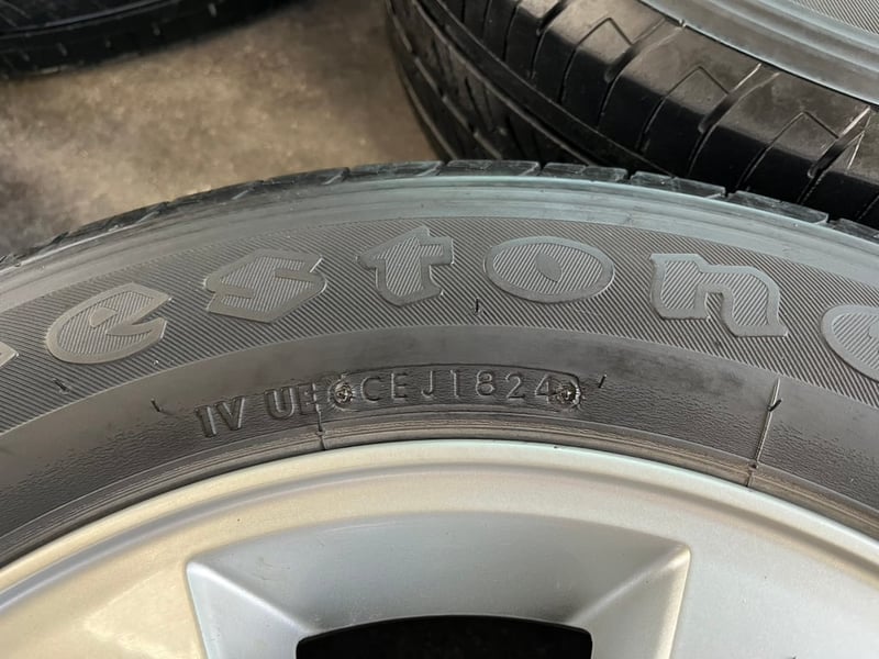 ล้อแม็ก 6รู139 Toyota ขอบ 16 พร้อมยาง 215-65-16 Firestone ปี 24 ใส่กับ รถตู้ Commuter 6รู139 ได้เลย