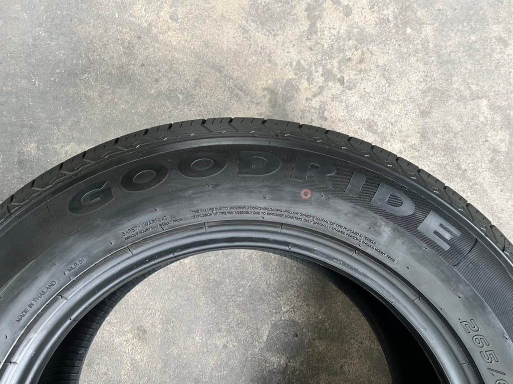 ยาง 265-60-18 GOODRIDE ปี 25 เหมาะสำหรับ รถกระบะตัวสูง และ SUV ทุกรุ่น ยาง 265-60-18 GOODRIDE ปี 25 เหมาะสำหรับ รถกระบะตัวสูง และ SUV ทุกรุ่น