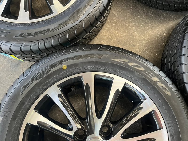 ล้อแม็ก Toyota Vios 12 ก้าน ขอบ 15 สีดำหน้าเงา พร้อมยางใหม่ 185-60-15 Dunlop ปลายปี 25 ล้อแม็ก Toyota Vios 12 ก้าน ขอบ 15 สีดำหน้าเงา พร้อมยางใหม่ 185-60-15 Dunlop ปลายปี 25