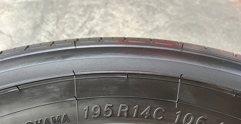 ยางป้ายแดง 195R14 Yokohama ปลายปี 24 สวยกริ๊บ ถอดจากรถป้ายแดง ยางป้ายแดง 195R14 Yokohama ปลายปี 24 สวยกริ๊บ ถอดจากรถป้ายแดง