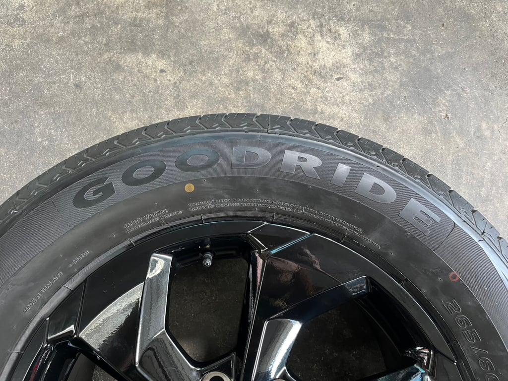ล้อแม็กป้ายแดง Mitsu Pajero Sport รุ่นใหม่ล่าสุด ขอบ 18 สีดำแท้ พร้อมยาง 265-60-18 GOODRIDE ปี 25 ล้อแม็กป้ายแดง Mitsu Pajero Sport รุ่นใหม่ล่าสุด ขอบ 18 สีดำแท้ พร้อมยาง 265-60-18 GOODRIDE ปี 25