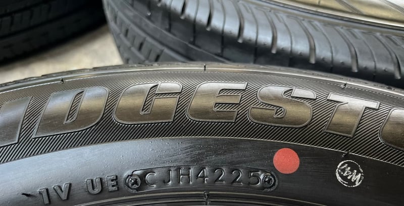 ยางป้ายแดง 215-65-16 Bridgestone ปลายปี 25 สวยกริ๊บ ถอดจากรถใหม่ป้ายแดง ยางป้ายแดง 215-65-16 Bridgestone ปลายปี 25 สวยกริ๊บ ถอดจากรถใหม่ป้ายแดง