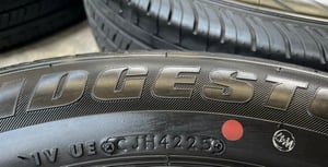 ยางป้ายแดง 215-65-16 Bridgestone ปลายปี 25 สวยกริ๊บ ถอดจากรถใหม่ป้ายแดง ยางป้ายแดง 215-65-16 Bridgestone ปลายปี 25 สวยกริ๊บ ถอดจากรถใหม่ป้ายแดง