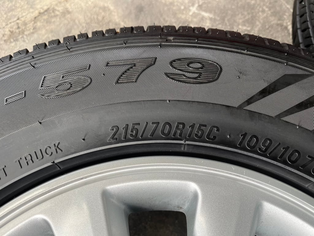 ล้อแม็ก 5รู114 Toyota ขอบ 15 พร้อมยาง 215-70-15 Maxxis ปี 23 ล้อแม็ก 5รู114 Toyota ขอบ 15 พร้อมยาง 215-70-15 Maxxis ปี 23