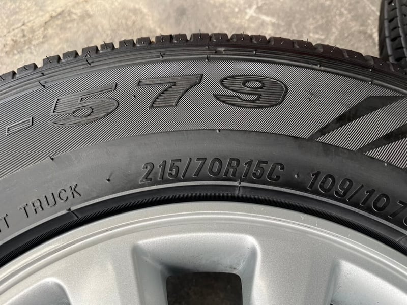 ล้อแม็ก 5รู114 Toyota ขอบ 15 พร้อมยาง 215-70-15 Maxxis ปี 23