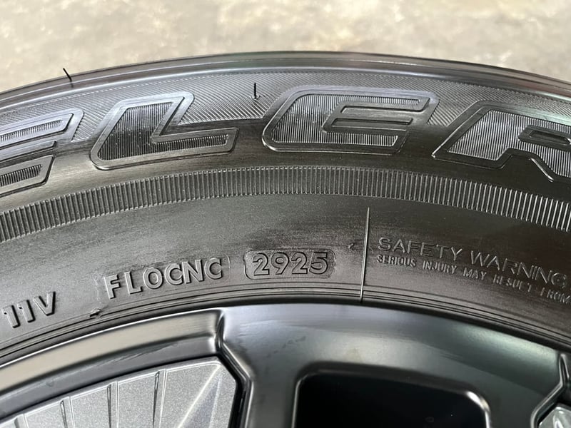 ล้อแม็กป้ายแดง Ford Ranger XLS รุ่นใหม่ล่าสุด ขอบ 17 พร้อมยางใหม่ป้ายแดง 255-70-17 Bridgestone ปี 25