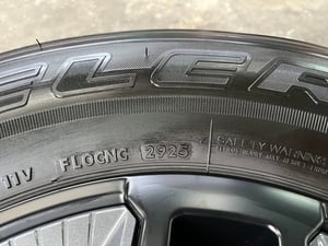 ล้อแม็กป้ายแดง Ford Ranger XLS รุ่นใหม่ล่าสุด ขอบ 17 พร้อมยางใหม่ป้ายแดง 255-70-17 Bridgestone ปี 25