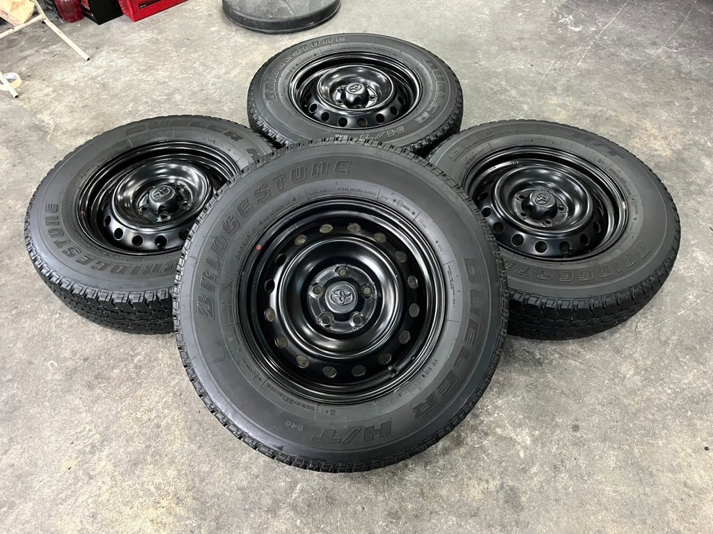 ล้อกระทะ 5รู114 Toyota ขอบ 16 สีดำ แถมยาง 205R16 Bridgestone ปลายปี 18