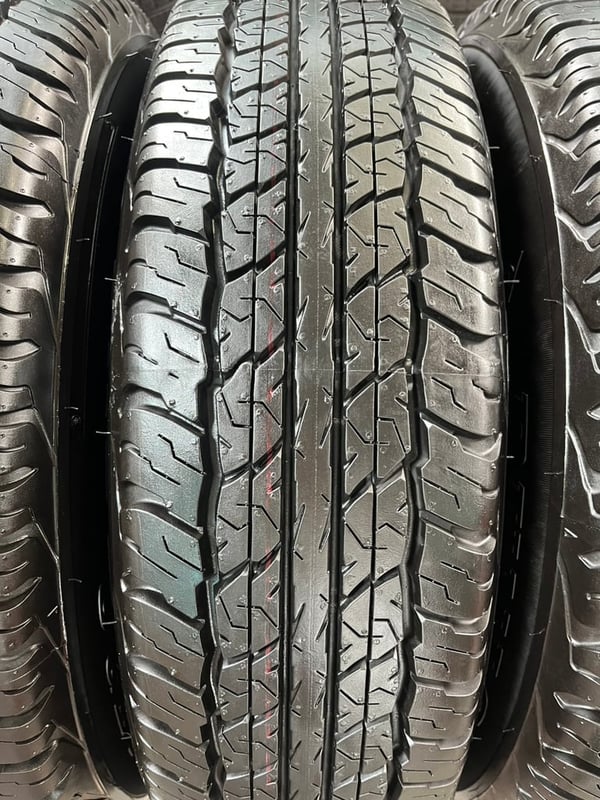 ยางป้ายแดง 205R16 Dunlop ปี 25 เหมาะสำหรับ รถกระบะตัวเตี้ย ,รถกระบะสายบรรทุก