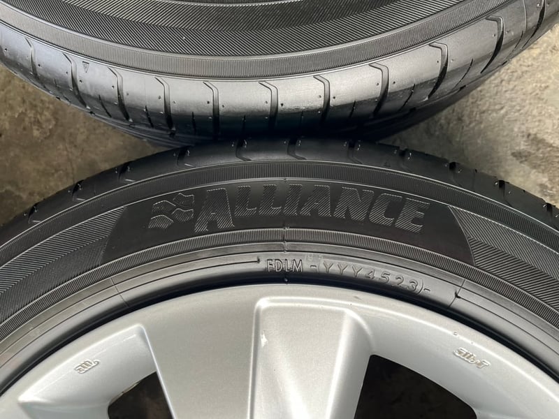 ล้อแม็ก 6รู139 Toyota ขอบ 17 พร้อมยาง 215-55-17 Alliance(Made in JAPAN) ปลายปี 23