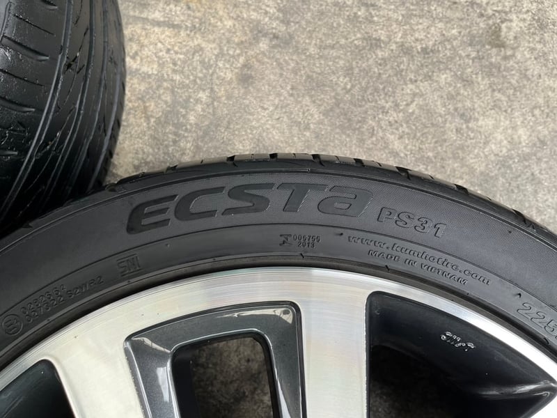 ล้อแม็ก 6รู139 Toyota ขอบ 18 เทาหน้าเงา แถมยาง 225-45-18 KUMHO ปี 21