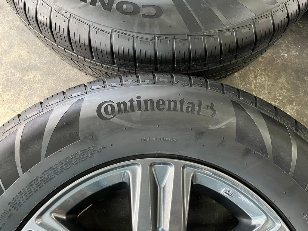 ล้อแม็ก Toyota Revo ขอบ 17 สีเทาดำ พร้อมยางป้ายแดง 265-65-17 Continental ปลายปี 25 ล้อแม็ก Toyota Revo ขอบ 17 สีเทาดำ พร้อมยางป้ายแดง 265-65-17 Continental ปลายปี 25