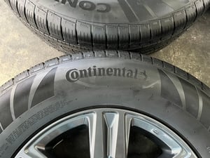 ล้อแม็ก Toyota Revo ขอบ 17 สีเทาดำ พร้อมยางป้ายแดง 265-65-17 Continental ปลายปี 25