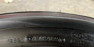 ยางป้ายแดง 205R16 Dunlop ปี 25 เหมาะสำหรับ รถกระบะตัวเตี้ย ,รถกระบะสายบรรทุก