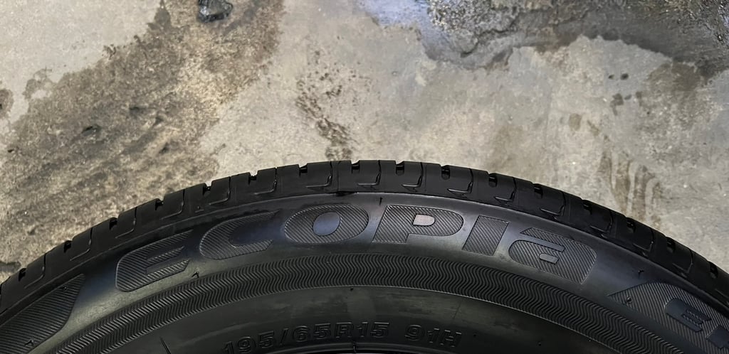 ยางใหม่ป้ายแดง 195-65-15 Bridgestone ปลายปี 24 สวยกริ๊บ ยางใหม่ป้ายแดง 195-65-15 Bridgestone ปลายปี 24 สวยกริ๊บ