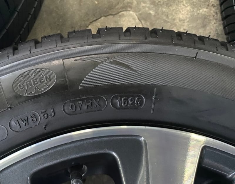 ล้อแม็ก Toyota Yaris Ative ขอบ 15 เทาหน้าเงา พร้อมยาง 185-60-15 Michelin ปี 25 ล้อแม็ก Toyota Yaris Ative ขอบ 15 เทาหน้าเงา พร้อมยาง 185-60-15 Michelin ปี 25