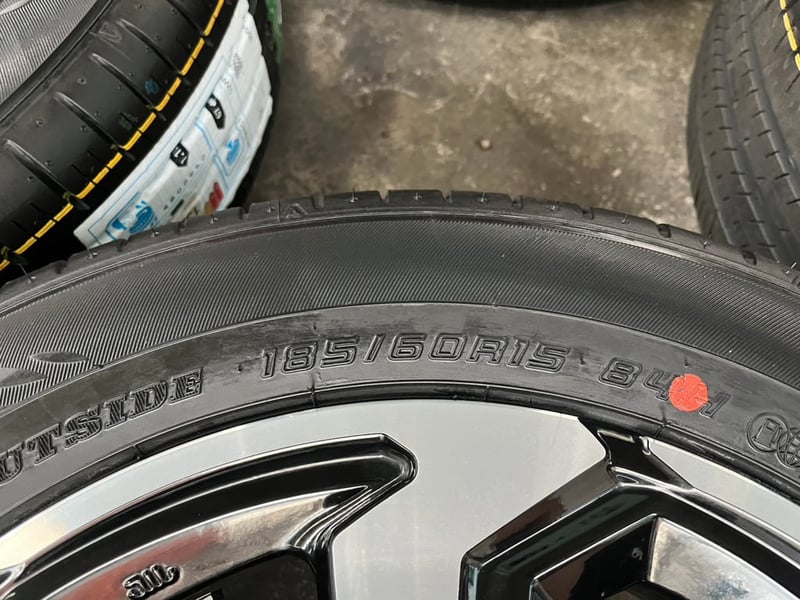 ล้อแม็ก Toyota Yaris ขอบ 15 ดำหน้าเงา พร้อมยางใหม่ 185-60-15 Dunlop ปี 26 ล้อแม็ก Toyota Yaris ขอบ 15 ดำหน้าเงา พร้อมยางใหม่ 185-60-15 Dunlop ปี 26