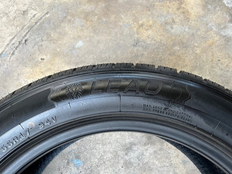 ยาง 215-55-17 LEAO ปี 25 สภาพสวย